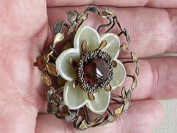 Flower 12 set in a gilt silver mounting - (2703)